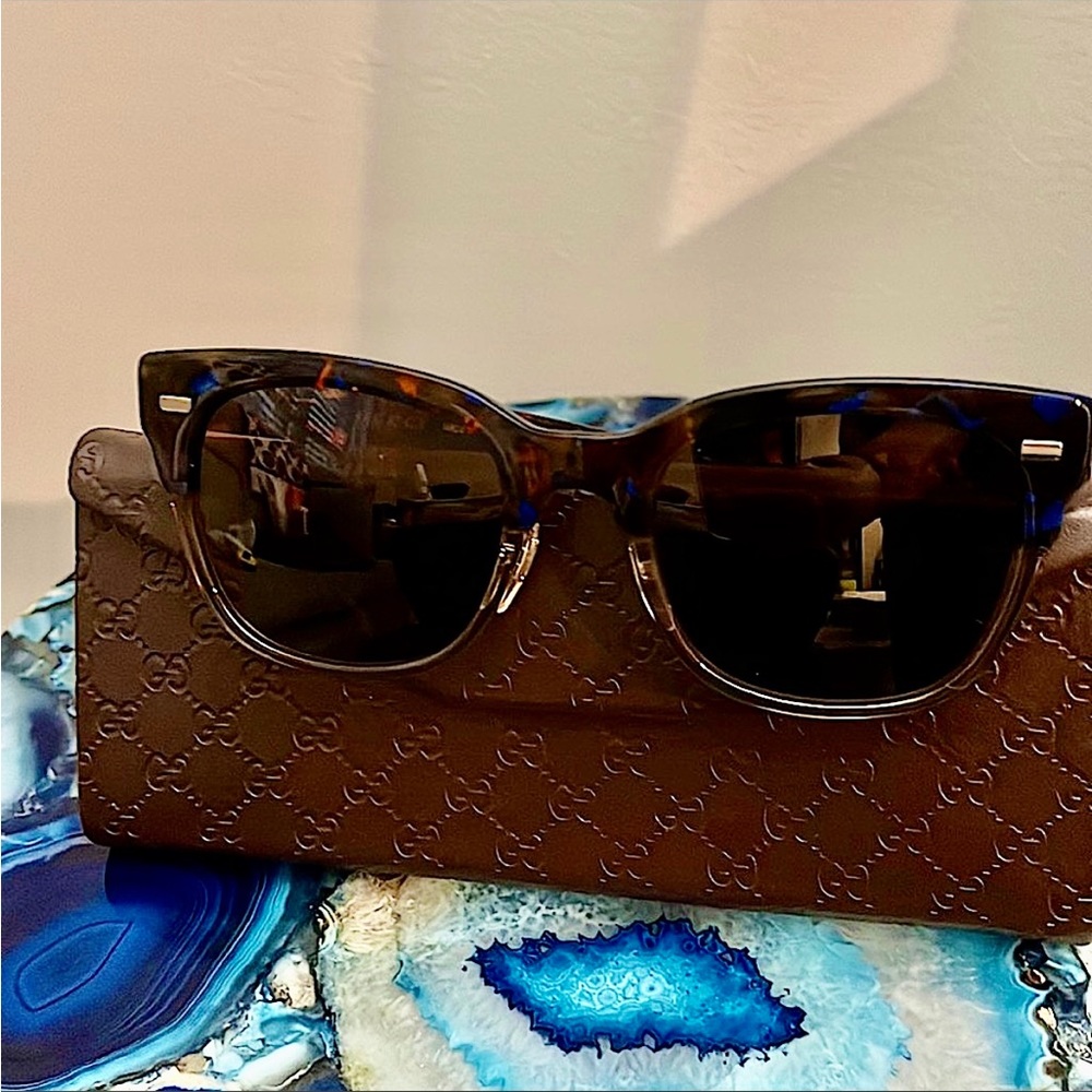 ✨SOLD✨Gucci Sunglasses - Picture 2 of 10